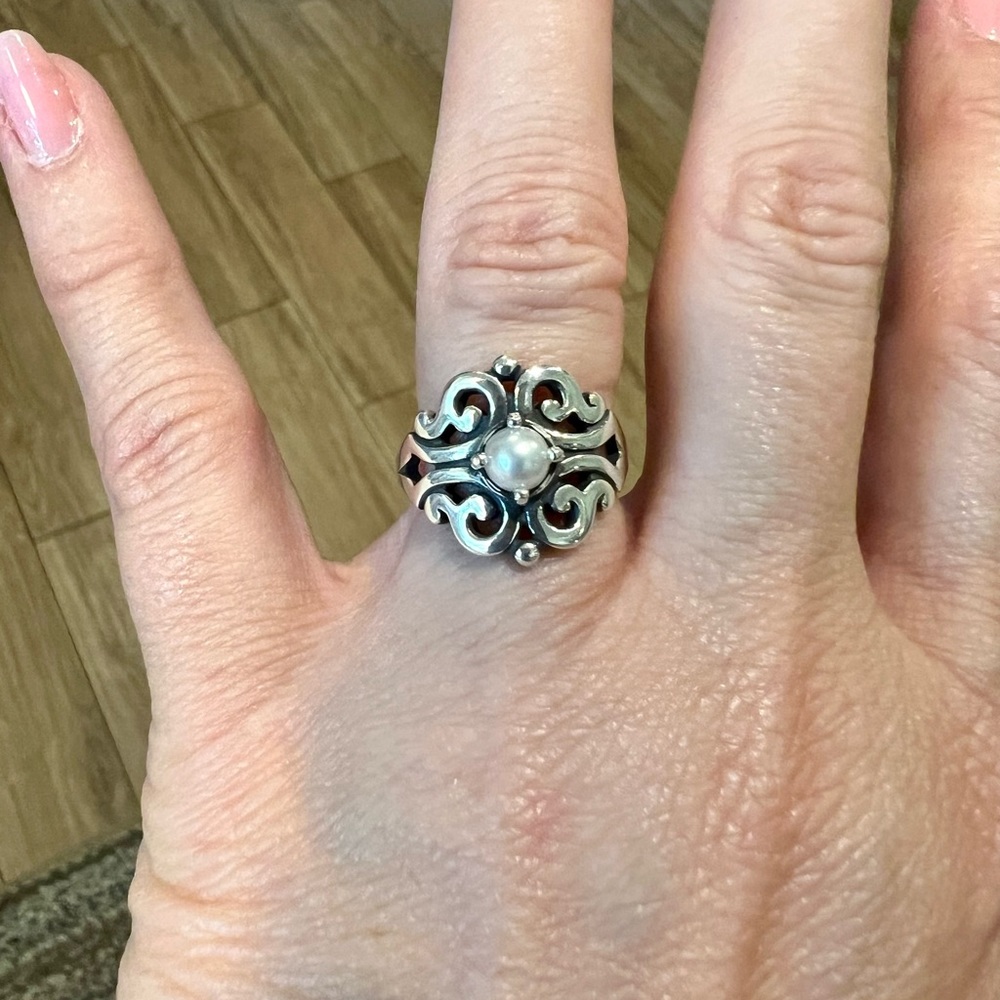 James Avery Spanish lace pearl ring. Sterling silver. Size 6